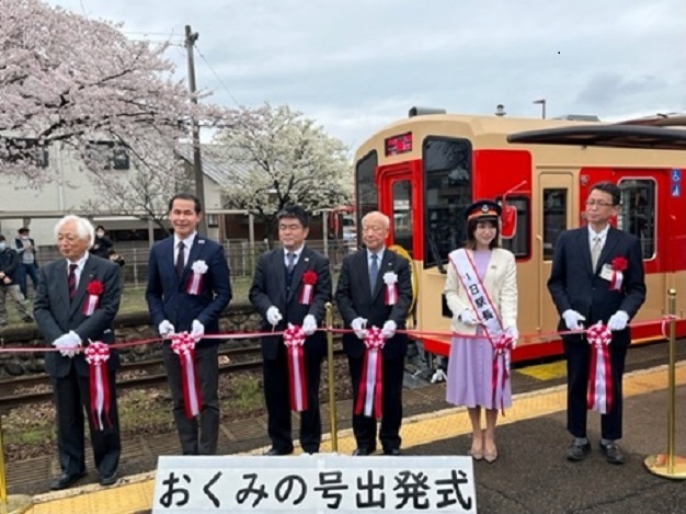 長良川鉄道の新型車両「おくみの号」出発式典に出席しました