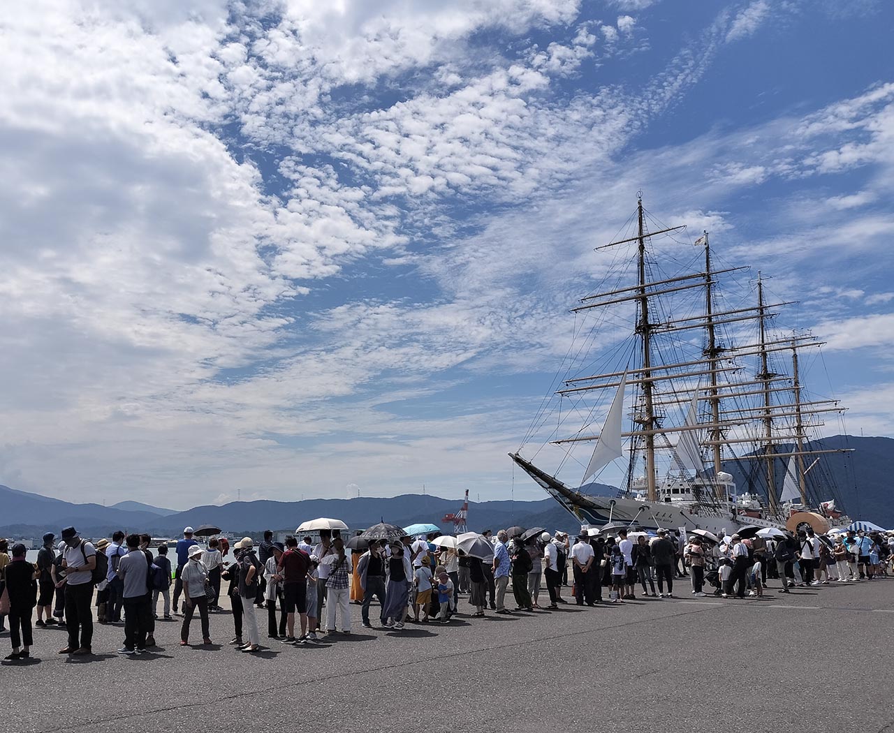 帆船「日本丸」敦賀港寄港にあわせて業務PRを実施しました（福井運輸支局）