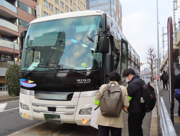 �ߘa8�N1��16���A���É��w�����ɂ����đݐ؃o�X�̊X���č������{���܂���