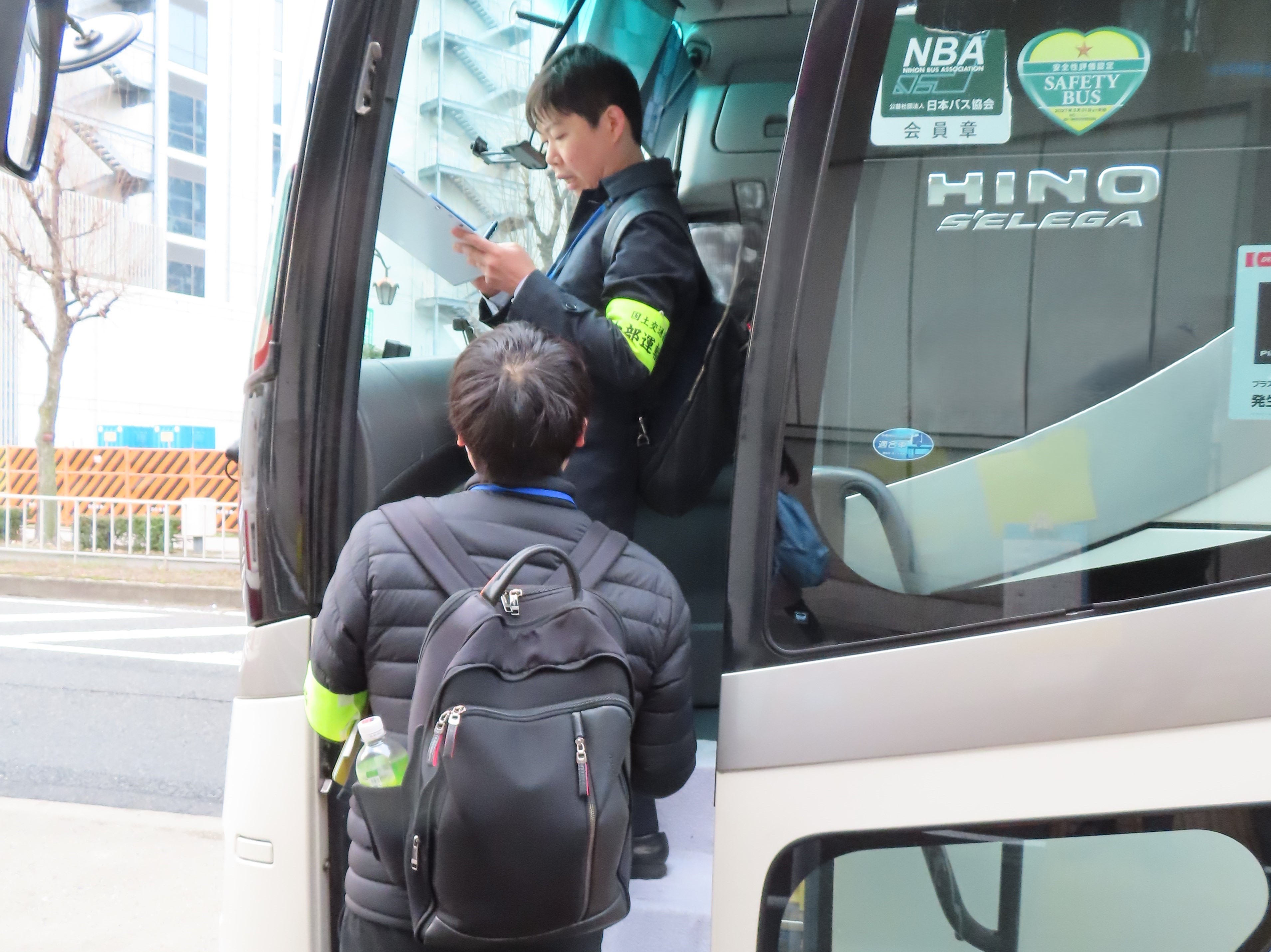 �ߘa8�N1��16���A���É��w�����ɂ����đݐ؃o�X�̊X���č������{���܂���