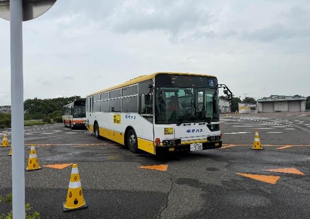 バス運転体験会&合同就職説明会を開催しました