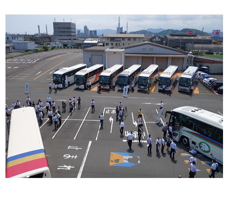 静岡運輸支局において、一般社団法人静岡県バス協会と共催で「貸切バス安全・安心体験会」を開催しました