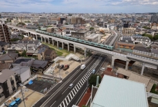 JR�啪�w�t�߂̘A�����̌������H��